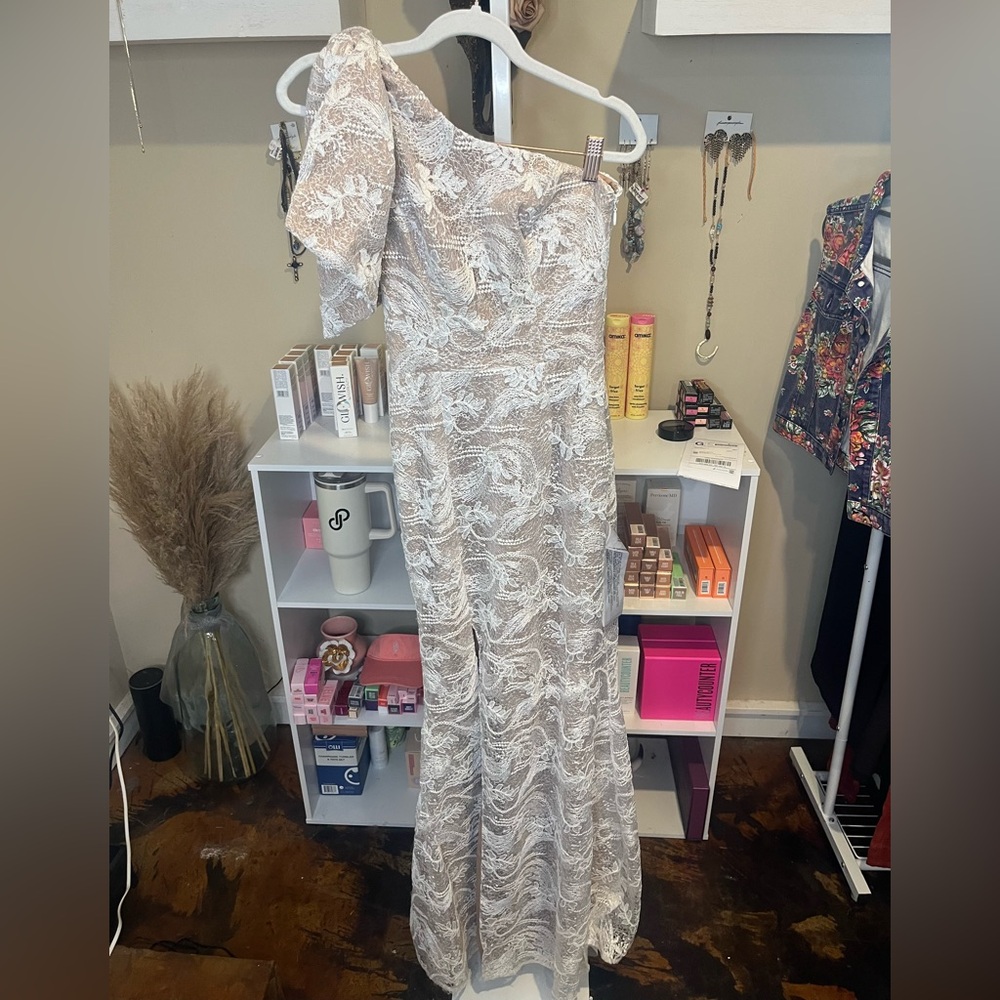 NWT Dress the Population Genevieve One Shoulder Lace Gown - Picture 4 of 10